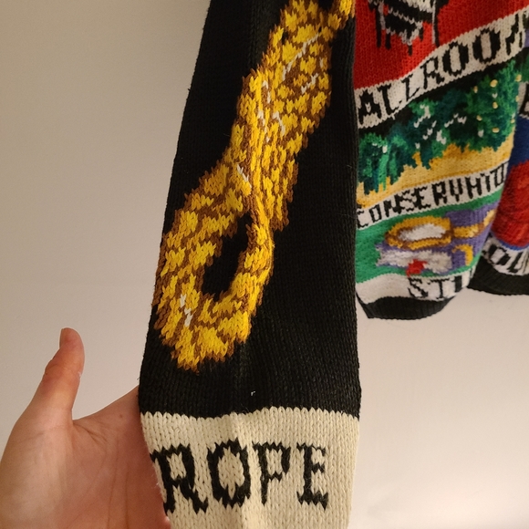 RARE Vintage The Eagle Eye Clue Sweater - Picture 12 of 14